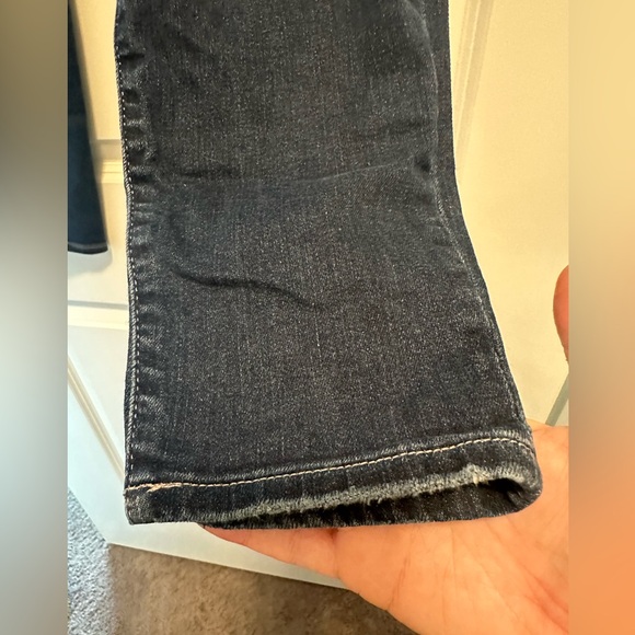 GOOD AMERICAN GOOD LEGS CROP JEANS - Picture 7 of 8